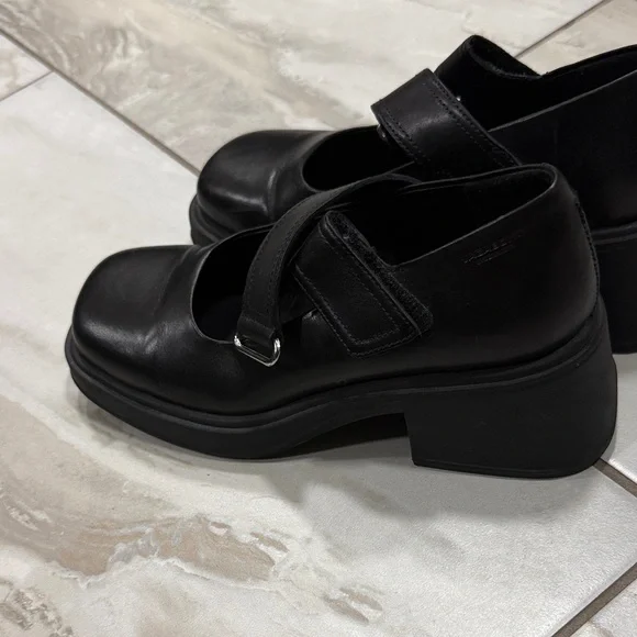 Vagabond Women's Black Leather Mary Jane Heels - Picture 3 of 8